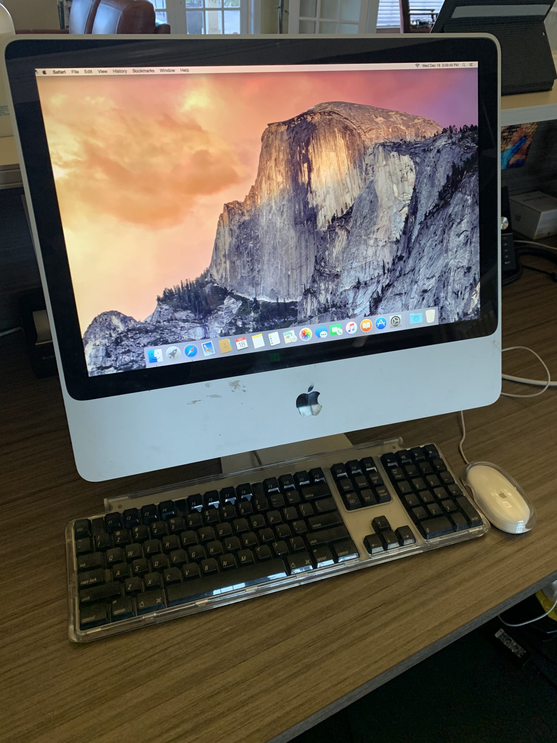 iMac with Keyboard and Power Mouse | LATAN